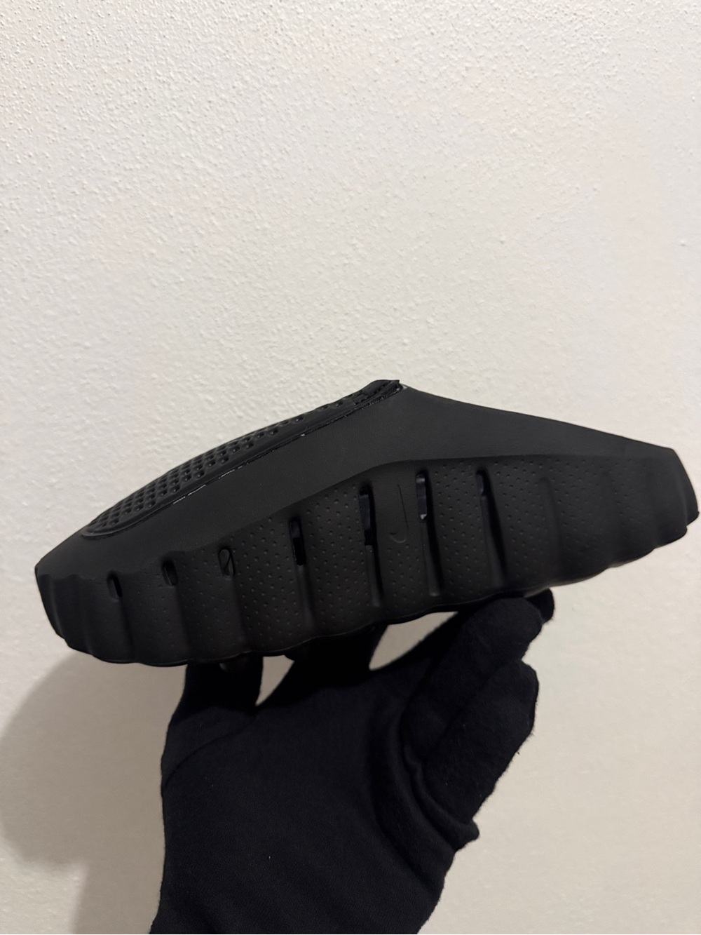 Nike Mind 001 Men's All-Black Cushioned Slide with Textured Strap